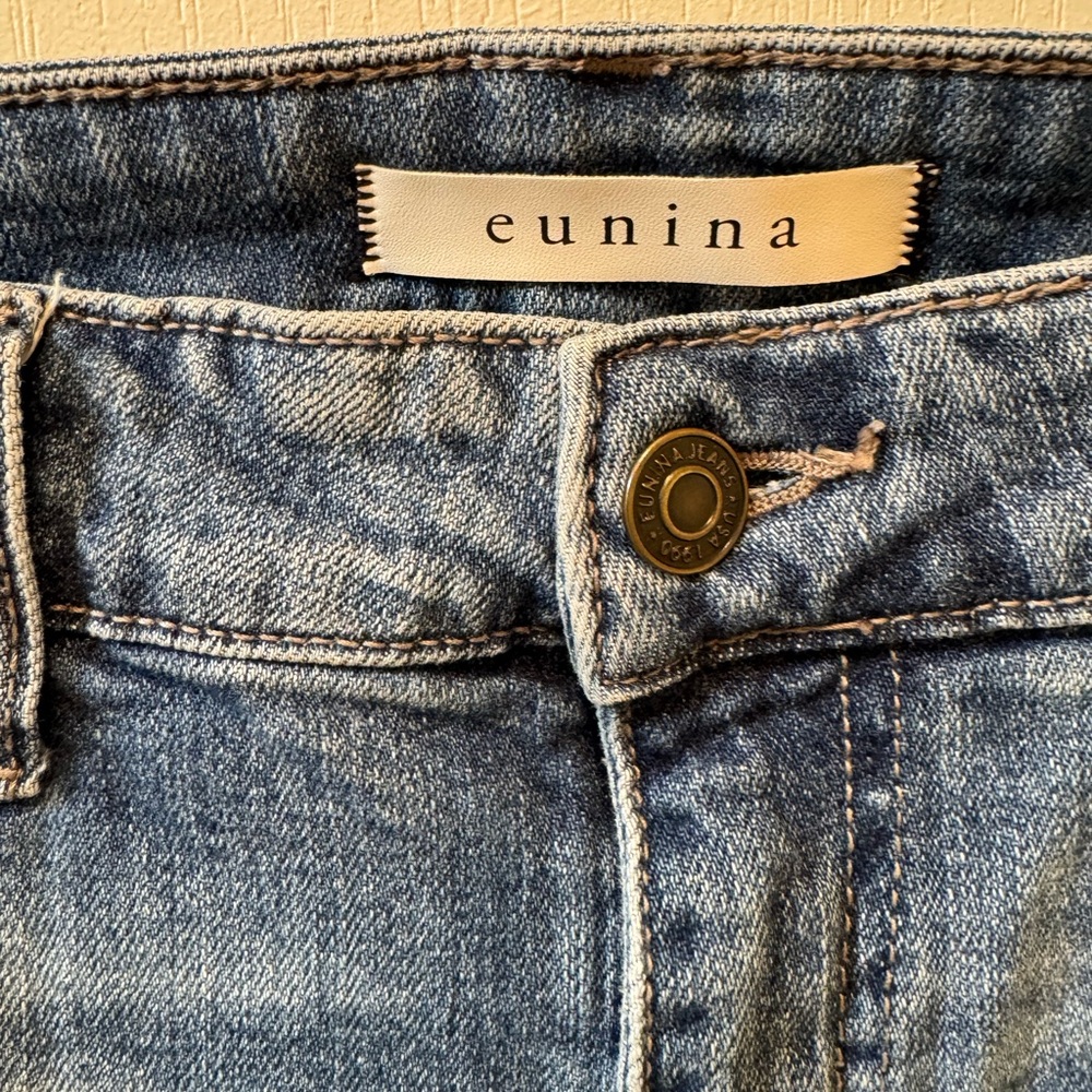 Eunina Jude Mid-Rise pre-loved Distressed Junior’s Jeans